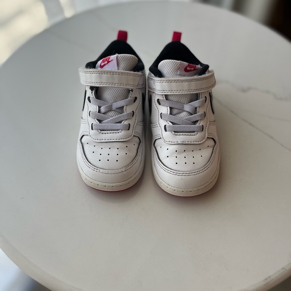 Nike Sneaker Toddler Size 8C - Picture 1 of 4